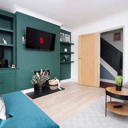 Stylish Home In Bath With Driveway Parking, 10Min From City エクステリア 写真