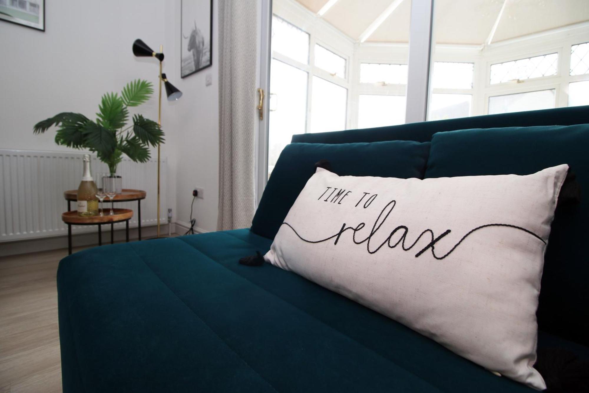 Stylish Home In Bath With Driveway Parking, 10Min From City エクステリア 写真