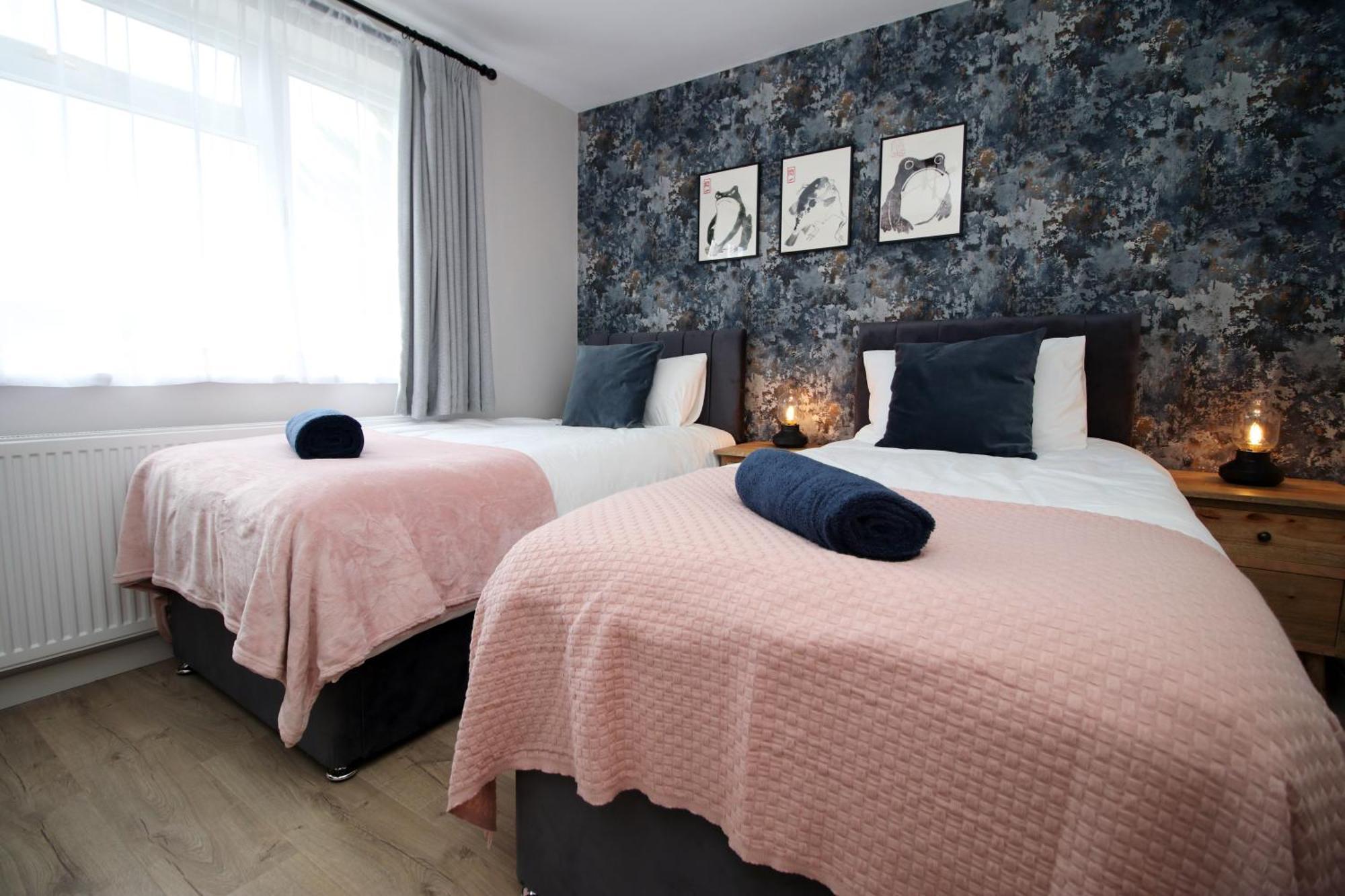 Stylish Home In Bath With Driveway Parking, 10Min From City エクステリア 写真