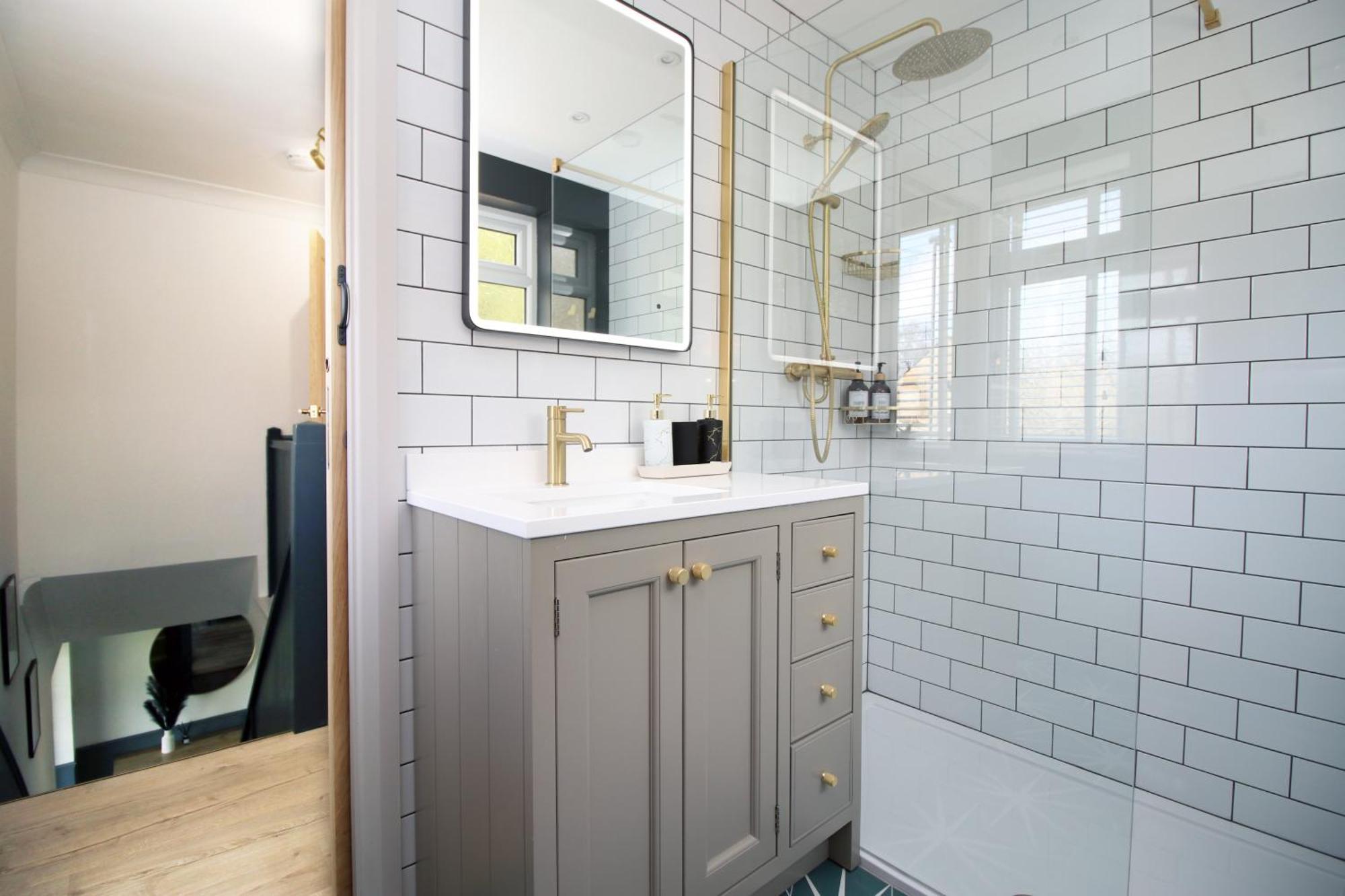 Stylish Home In Bath With Driveway Parking, 10Min From City エクステリア 写真