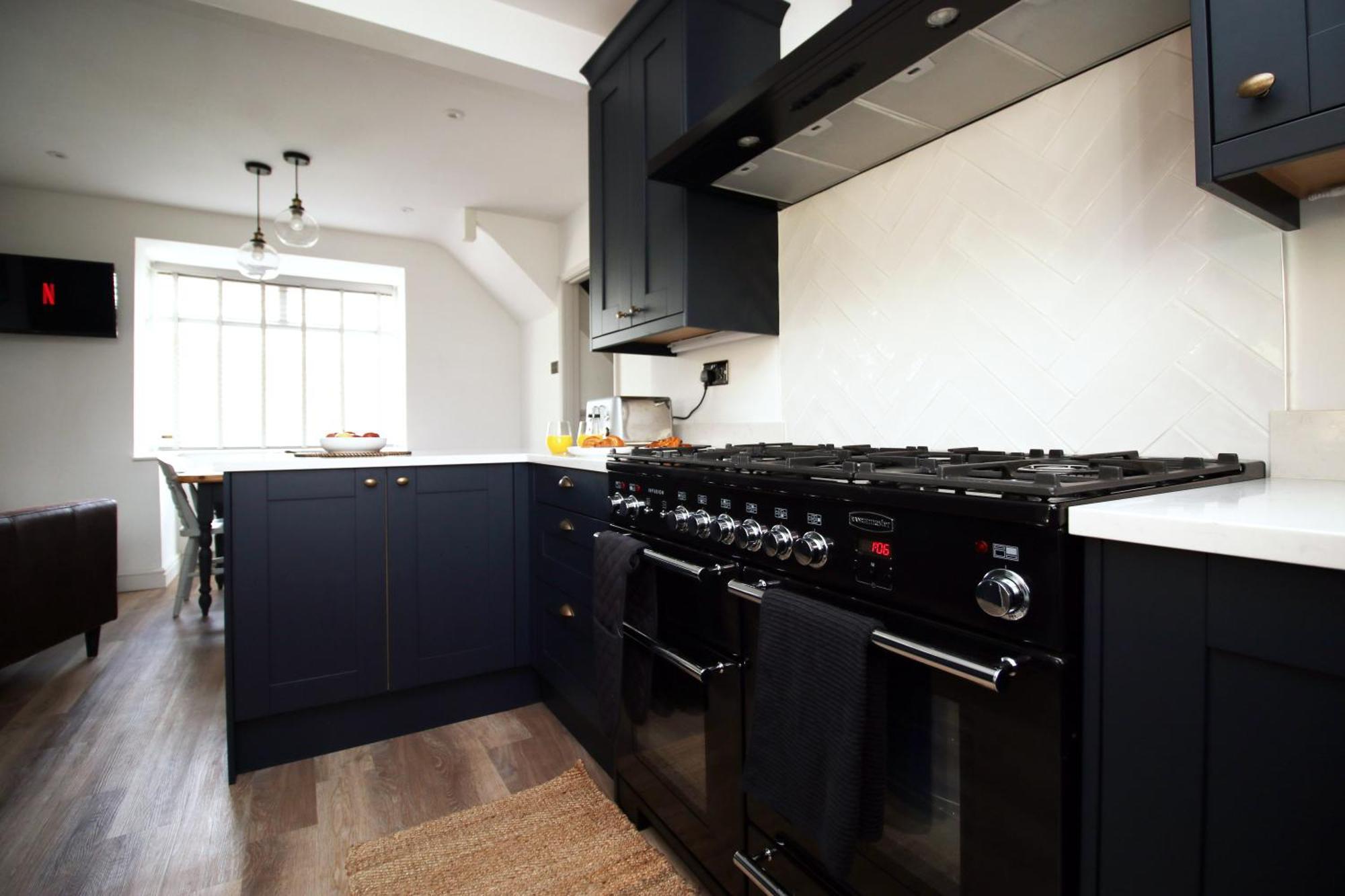 Stylish Home In Bath With Driveway Parking, 10Min From City エクステリア 写真