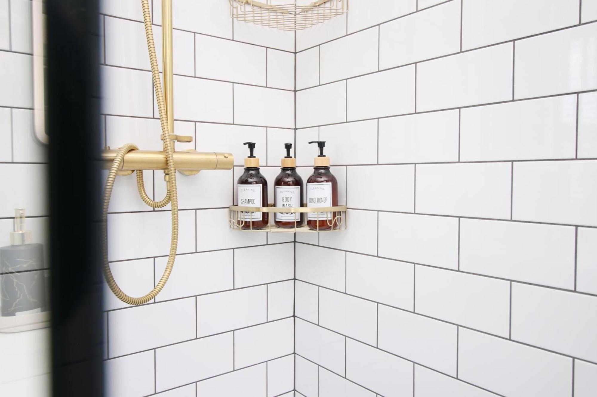 Stylish Home In Bath With Driveway Parking, 10Min From City エクステリア 写真