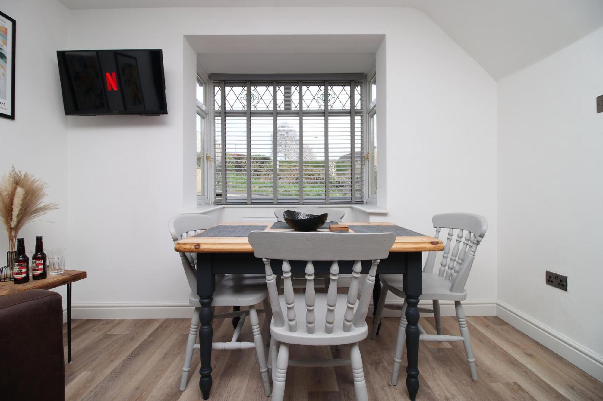 Stylish Home In Bath With Driveway Parking, 10Min From City エクステリア 写真