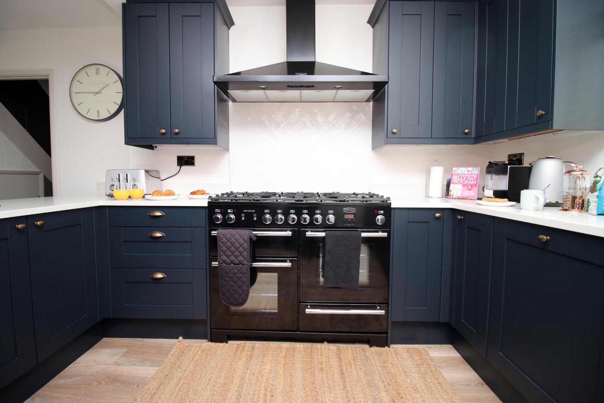 Stylish Home In Bath With Driveway Parking, 10Min From City エクステリア 写真